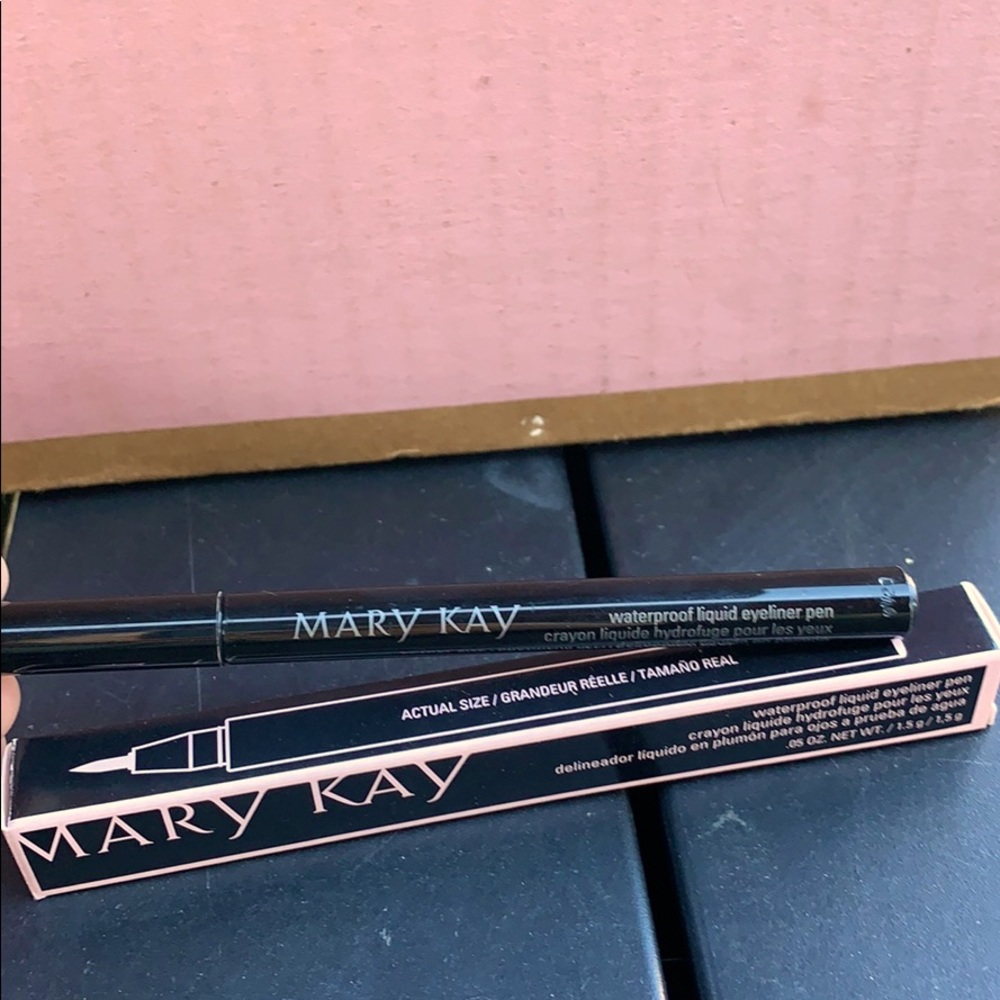 Waterproof liquid eyeliner pen